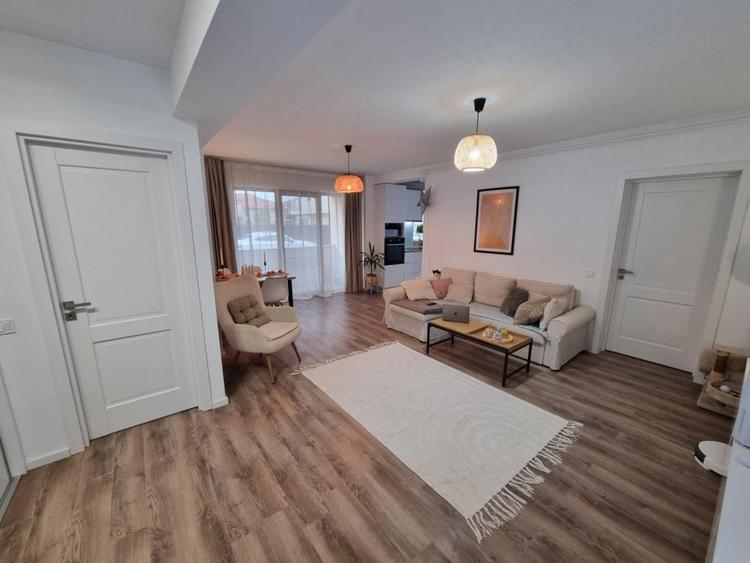 Apartament cu 2 camere semidecomandat, mobilat în Florești