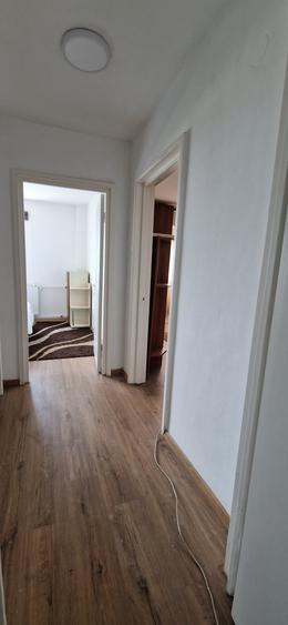 Apartament cu 3 camere semidecomandat, mobilat în Gării