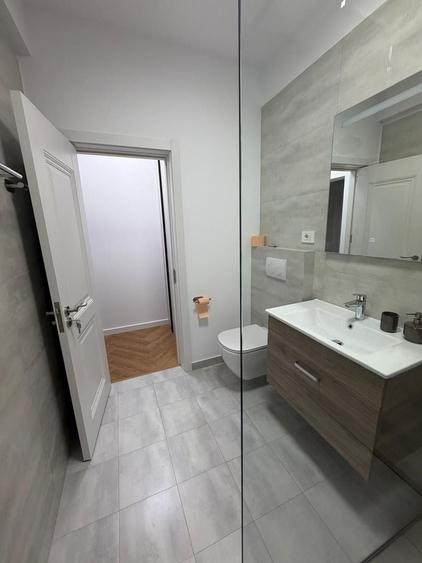 Apartament cu 3 camere decomandat în Lahovari