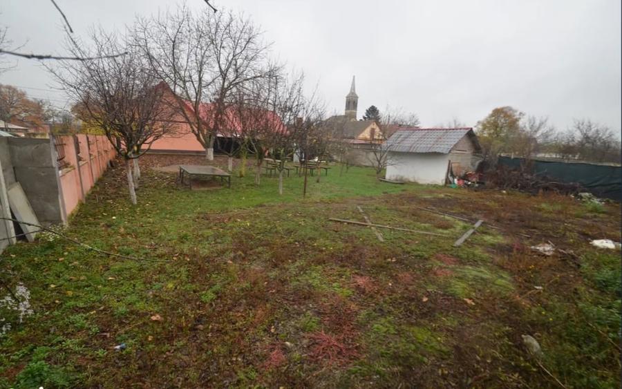Casă individuală cu 4 camere cu Canalizare în Pădureni (Jebel)