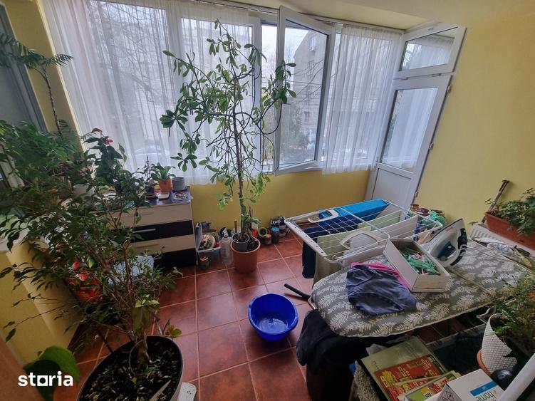 Apartament cu 4 camere semidecomandat în Faleza Nord