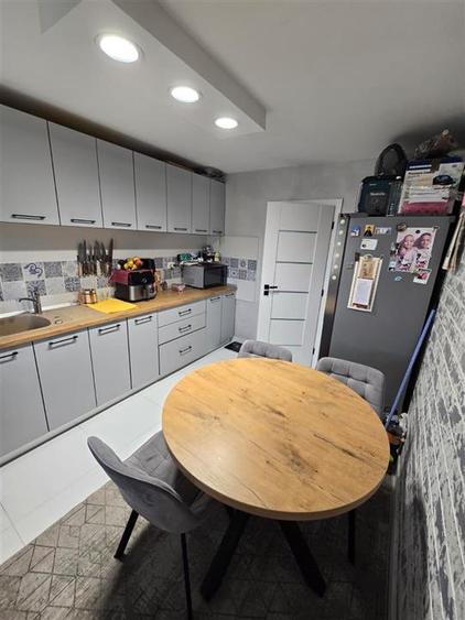 Apartament cu 4 camere decomandat în Lunca Cetățuii