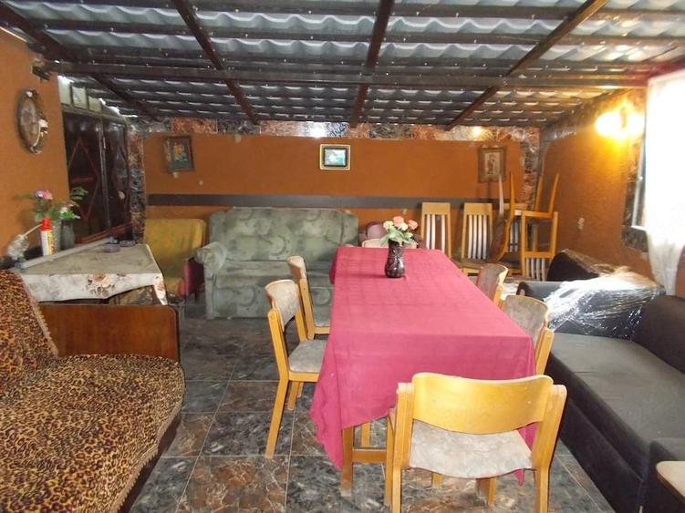 Casă cu 3 camere cu Teren 1689 Mp în Pădureni