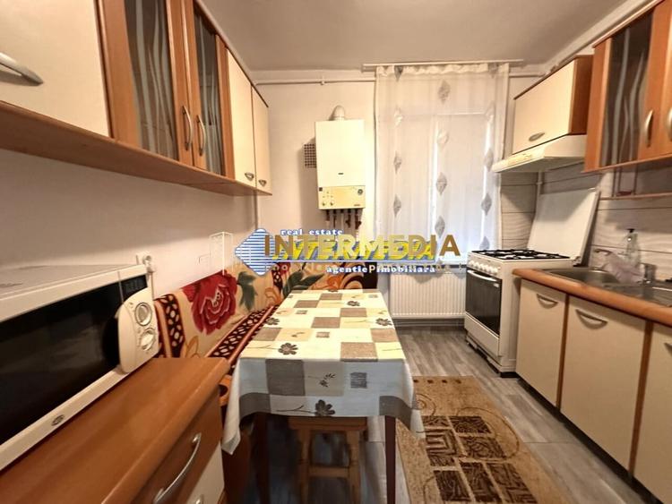 Apartament cu 2 camere semidecomandat, mobilat în Central