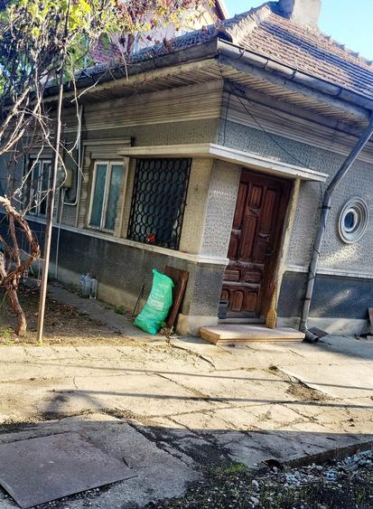 Casă individuală cu 4 camere cu Canalizare în Bălcescu