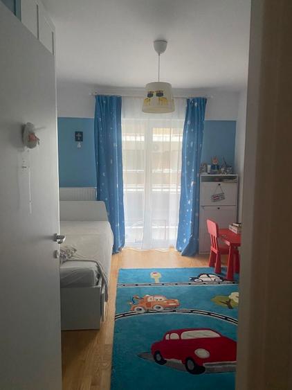 Apartament cu 3 camere semidecomandat în Băneasa