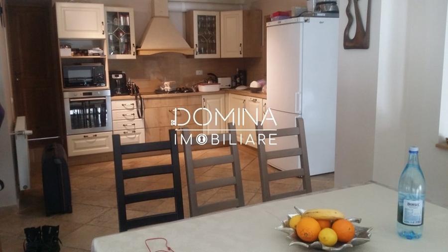 Casă individuală cu 10 camere cu Teren 750 Mp în Rânca