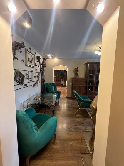 Apartament cu 3 camere semidecomandat în Dărmănești