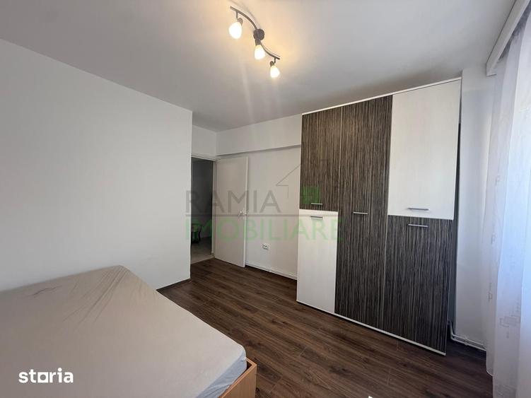 Apartament cu 3 camere decomandat în Tractorul