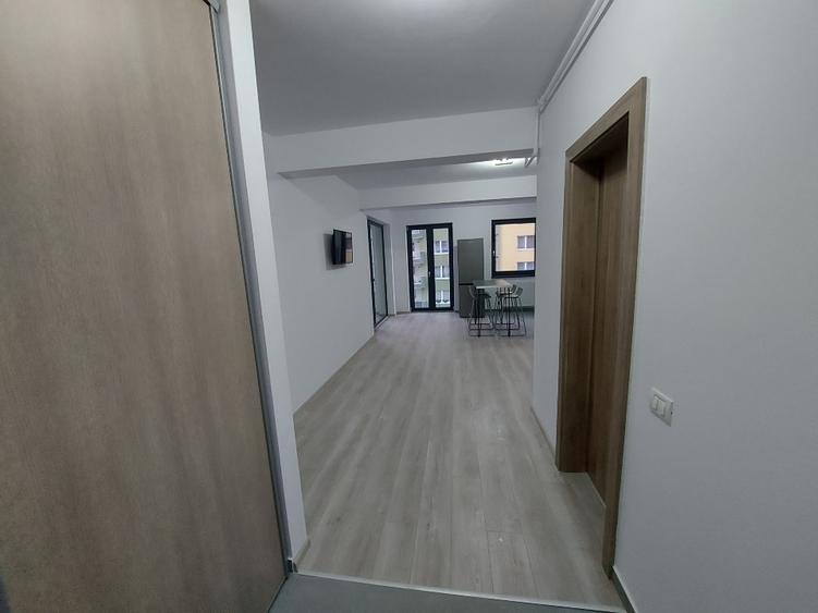 Apartament cu 2 camere decomandat în Tractorul