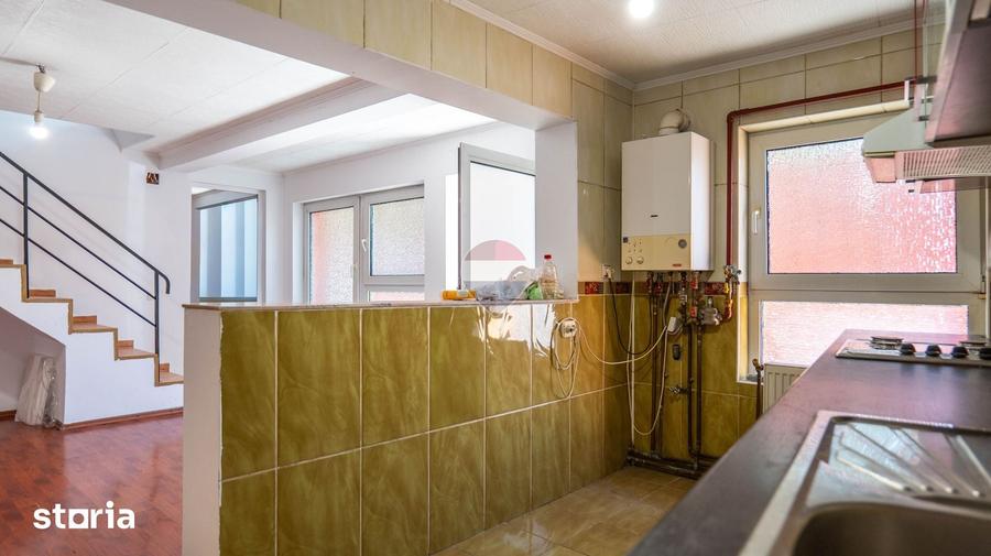 Casă cu 9 camere cu Teren 160 Mp în Chitila