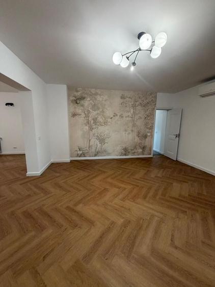 Apartament cu 3 camere decomandat în Lahovari