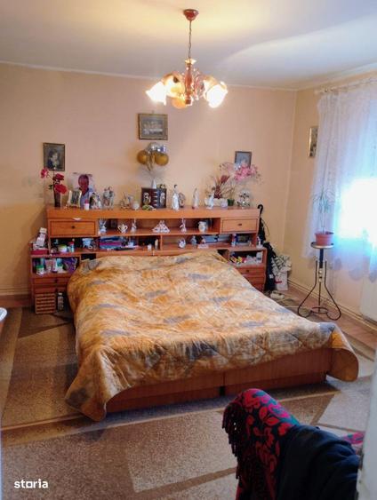 Casă cu 6 camere cu Teren 570 Mp în Ghirodei