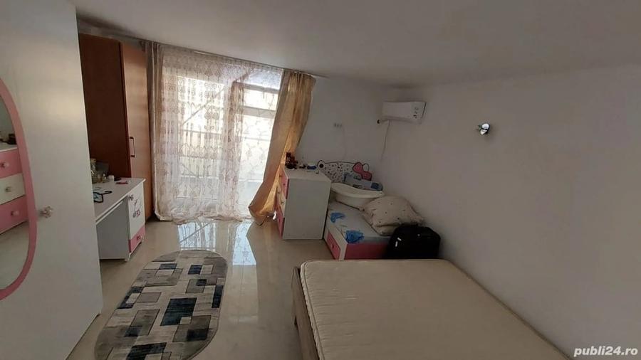 Casă cu 5 camere cu Teren 300 Mp în Central