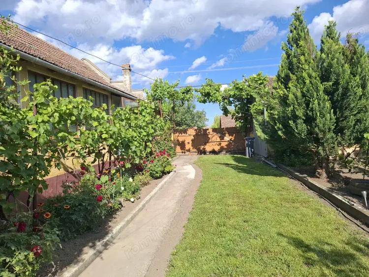 Casă cu 5 camere cu Teren 2117 Mp în Nădlac