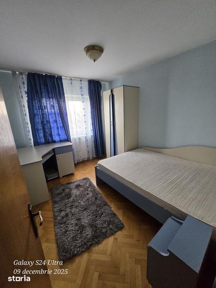 Apartament cu 3 camere decomandat în Calea București