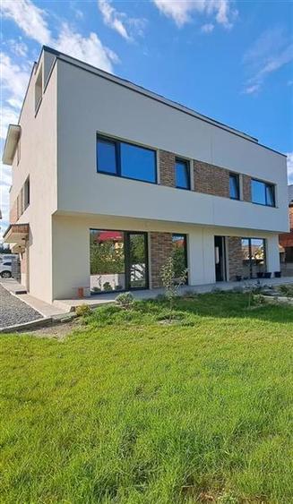Duplex cu 5 camere cu Canalizare în Europa