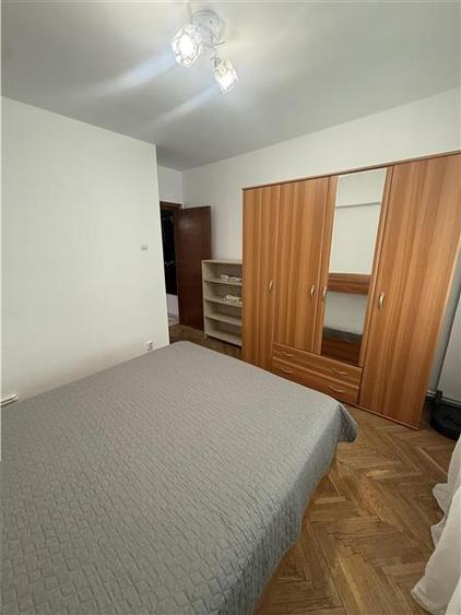 Apartament cu 3 camere decomandat în Tomis II