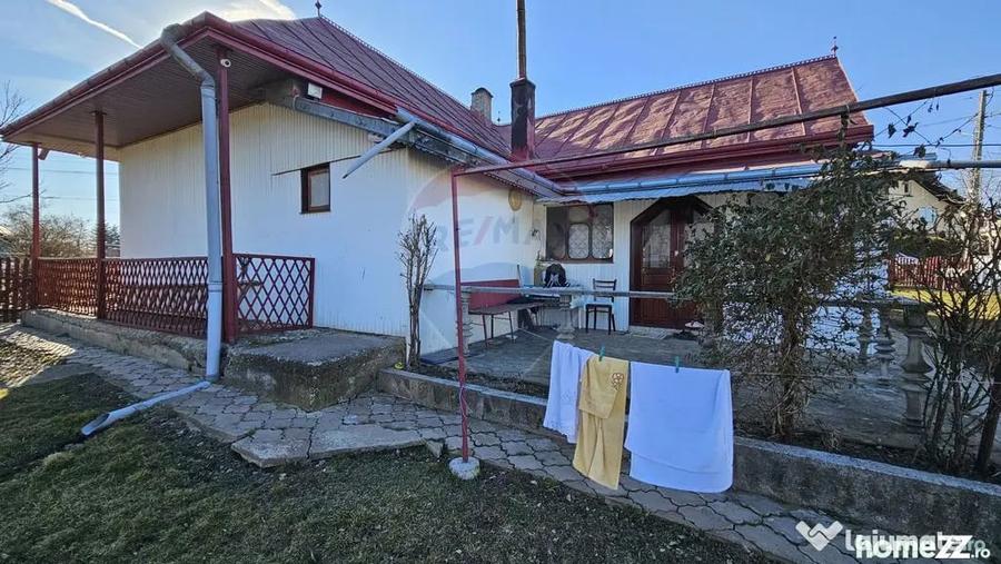 Casă cu 3 camere cu Teren 4900 Mp în Central