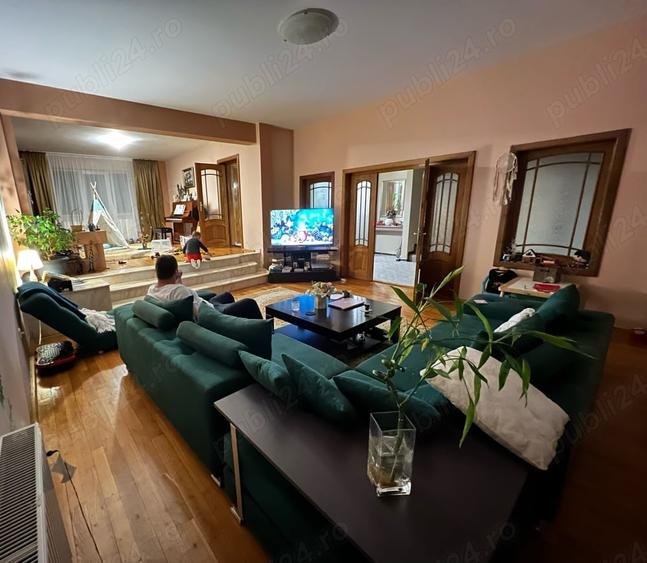 Casă cu 6 camere în Apollo