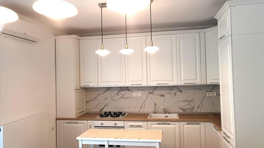 Apartament cu 3 camere semidecomandat, mobilat în Străulești