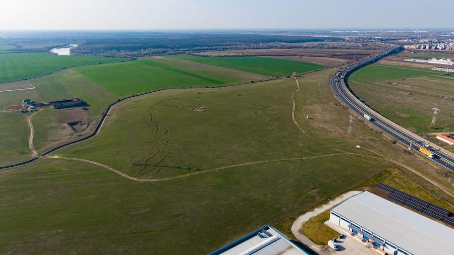 Teren Construcții intravilan de 107000 mp, în Zădăreni