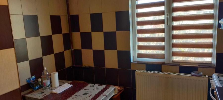 Apartament cu 4 camere decomandat în Berceni