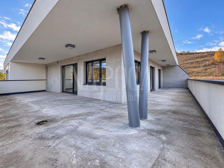 Apartament cu 3 camere semidecomandat în Florești