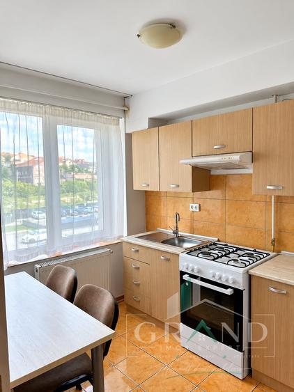 Apartament cu 2 camere semidecomandat, mobilat în Iris