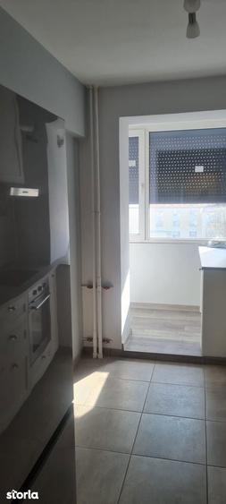 Apartament cu 3 camere semidecomandat în Drumul Taberei