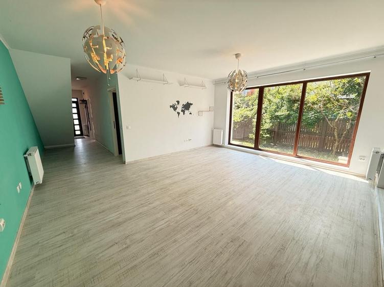 Duplex cu 4 camere cu Canalizare în Corbeanca