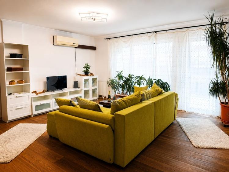 Apartament cu 4 camere decomandat, mobilat în Între Lacuri