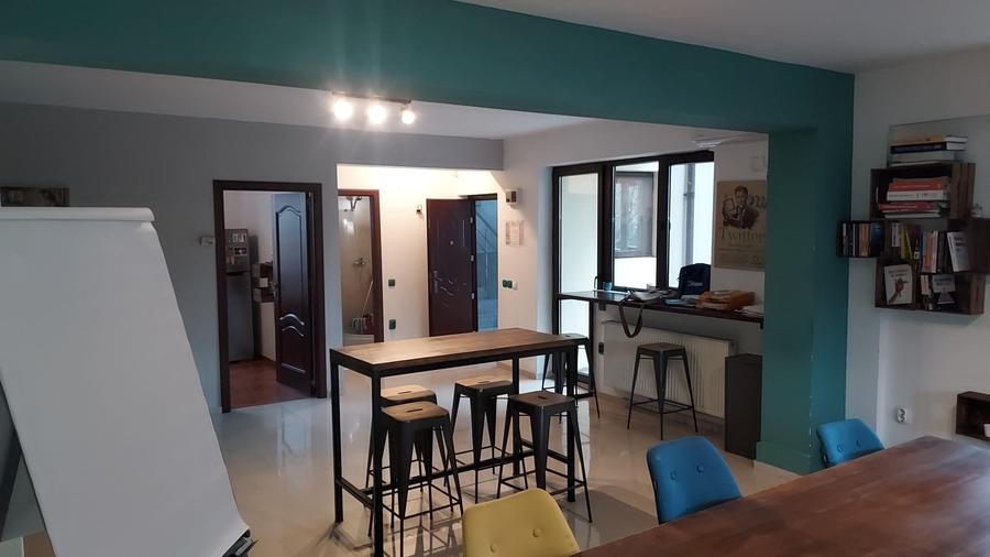 Casă individuală cu 4 camere cu Teren 150 Mp în P-ța Muncii
