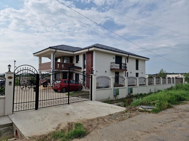 Casă cu 4 camere cu Teren 1400 Mp în Buda