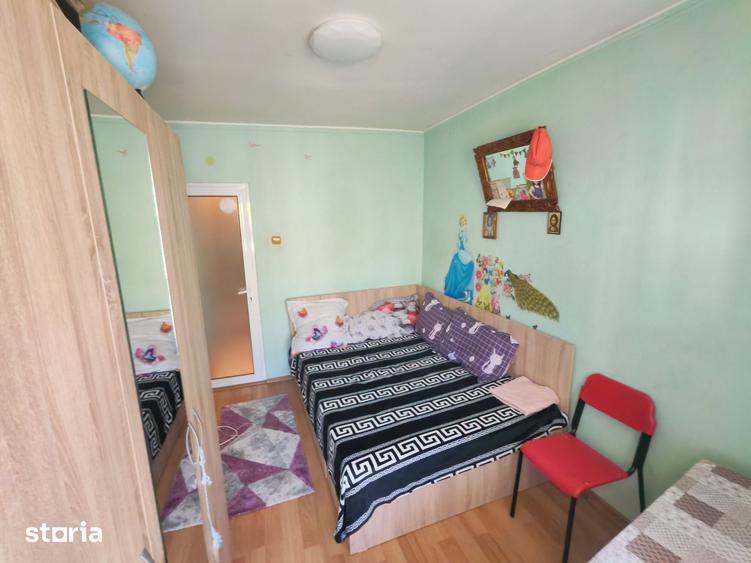 Apartament cu 4 camere decomandat în CET