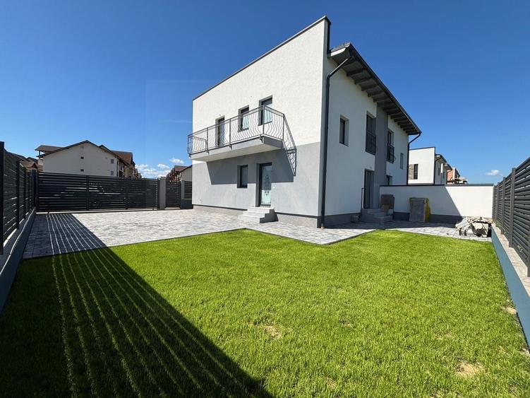 Duplex cu 4 camere cu Canalizare în Șelimbăr