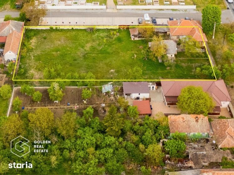 Casă cu 5 camere cu Teren 2880 Mp în Zimandu Nou