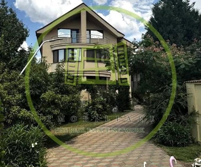 Casă individuală cu 10 camere cu Canalizare în Lăpuș