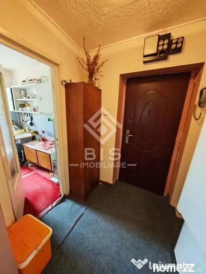 Apartament cu 3 camere semidecomandat în Decebal