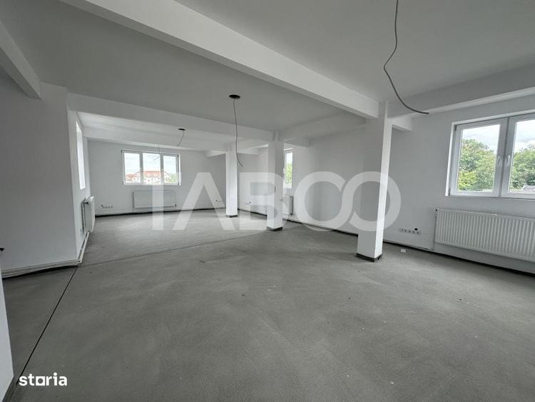 Spațiu comercial, de 915 mp, în Central