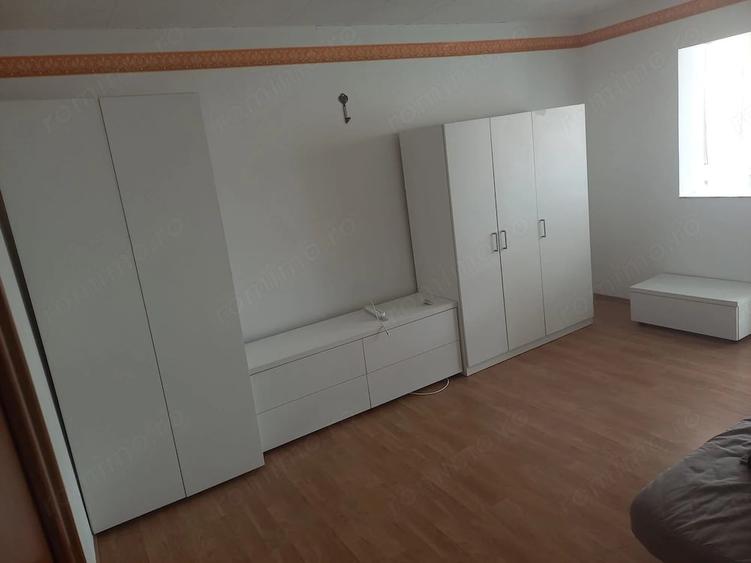 Inchiriez ap 3 camere decomandat - 1