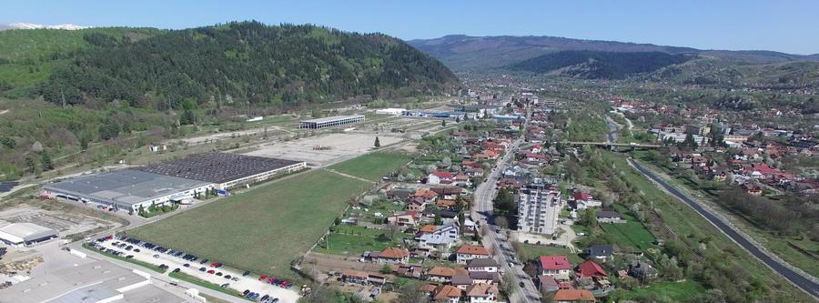 Teren Construcții intravilan de 10000 mp, în Nord