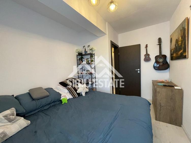 Apartament cu 3 camere semidecomandat, mobilat în Turnișor