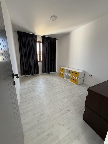 Casă cu 3 camere cu Teren 250 Mp în Preajba