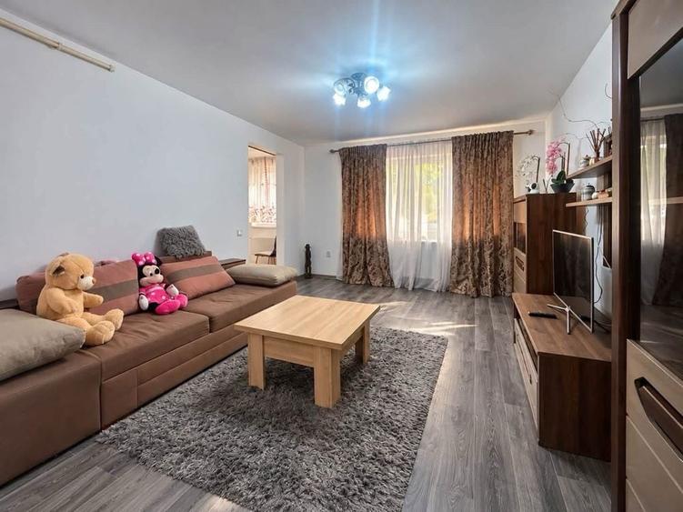 Apartament cu 2 camere decomandat în Tractorul