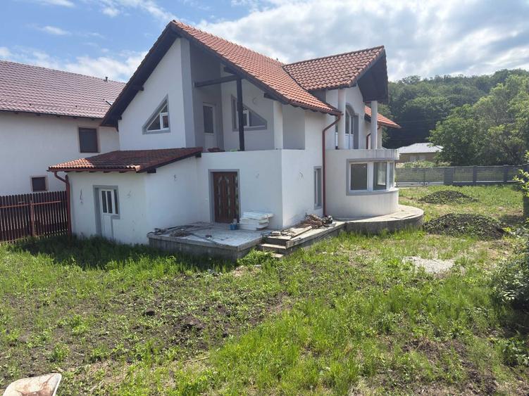 Casa in Rasnov, 5 camere, 700mp teren - 2