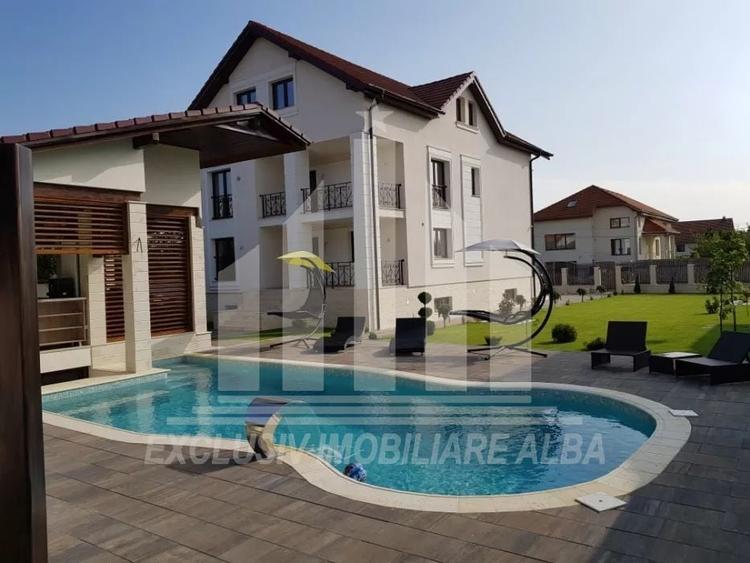 Casă individuală cu 6 camere cu Canalizare în Cetate
