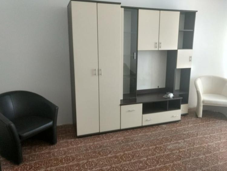 Apartament cu 2 camere decomandat, mobilat în Sud