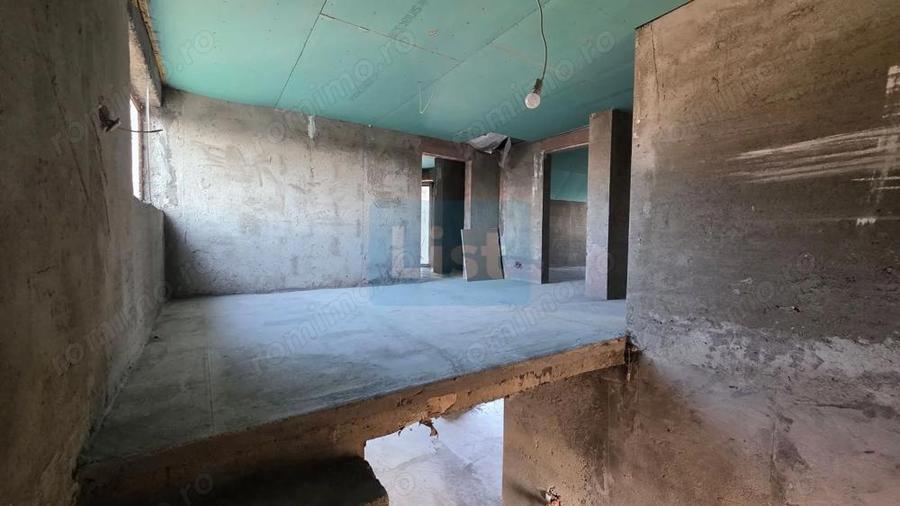 Casă cu Teren 1056 Mp în Ostrovu Corbului