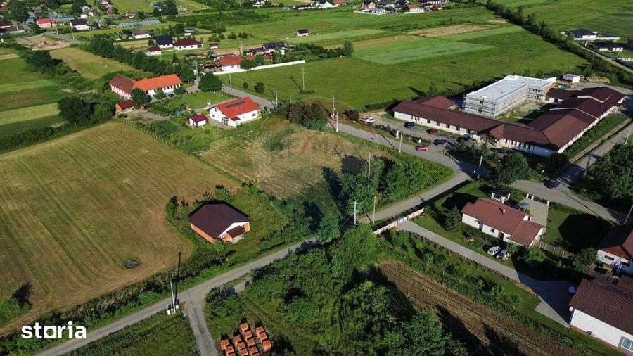 Teren de 6200 mp, în Coltău